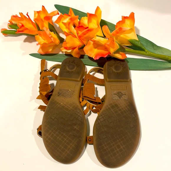 !Host Pick! VGUC Kenneth Cole Reaction Brown Leather Fringed Sandals - Picture 3 of 3